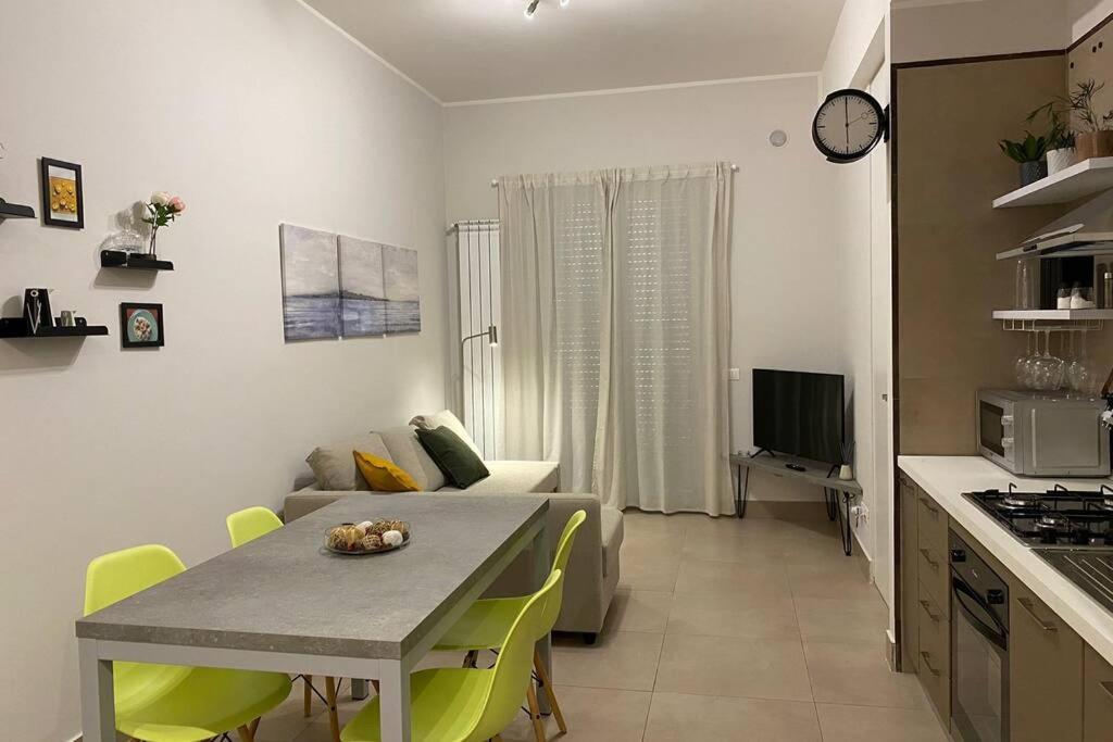 B&B Piano1 Interno5 - Accogliente E Moderno Bilocale Vicino Al Centro Salerno Kültér fotó