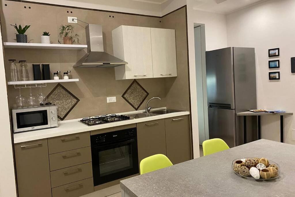 B&B Piano1 Interno5 - Accogliente E Moderno Bilocale Vicino Al Centro Salerno Kültér fotó