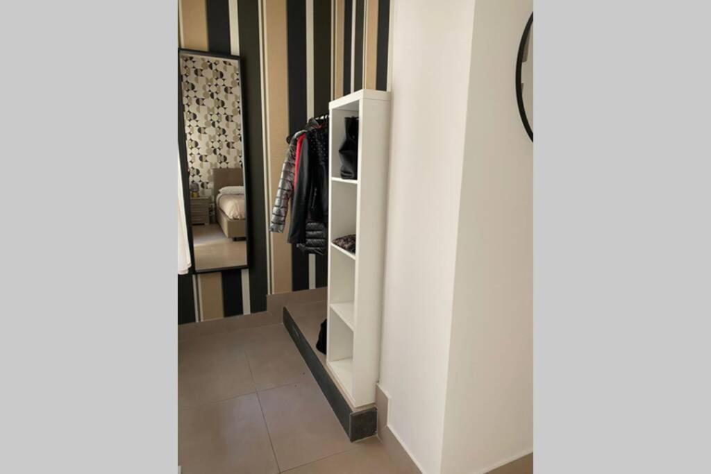 B&B Piano1 Interno5 - Accogliente E Moderno Bilocale Vicino Al Centro Salerno Kültér fotó