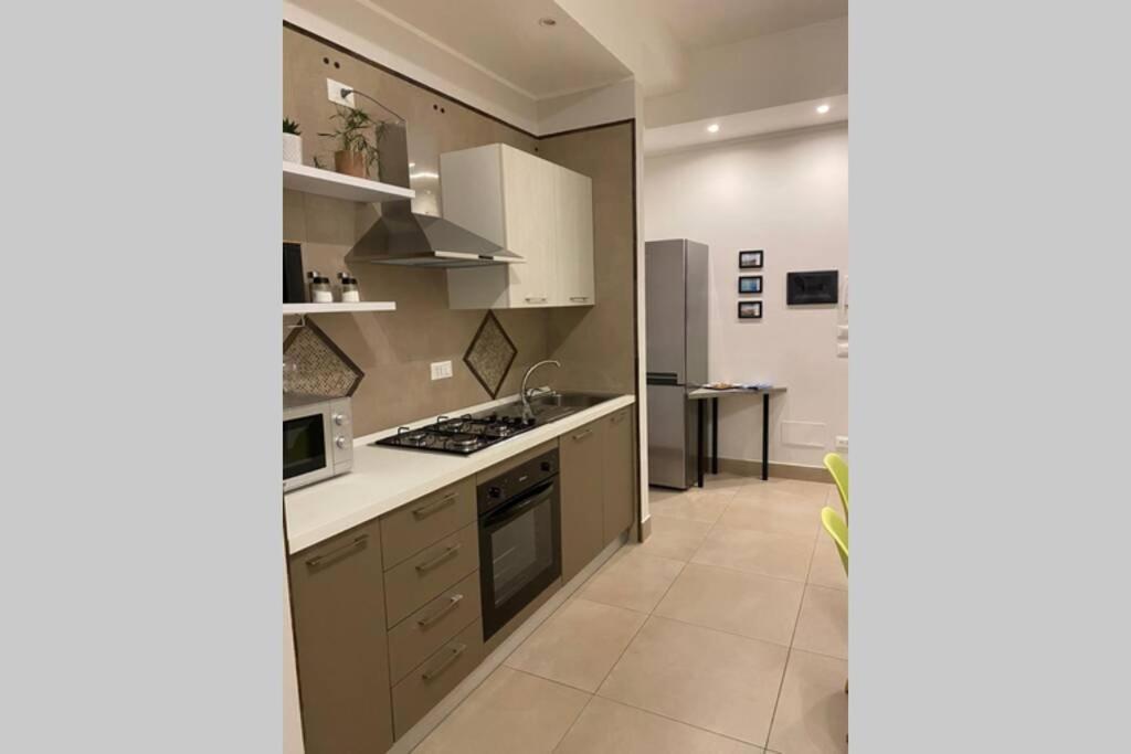 B&B Piano1 Interno5 - Accogliente E Moderno Bilocale Vicino Al Centro Salerno Kültér fotó