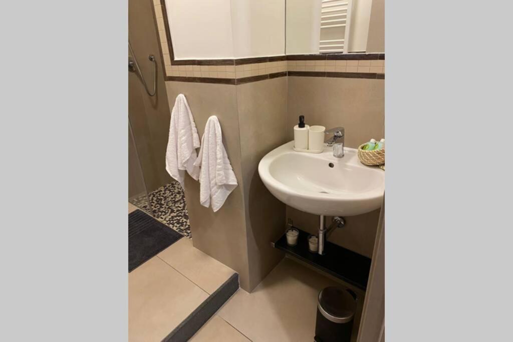 B&B Piano1 Interno5 - Accogliente E Moderno Bilocale Vicino Al Centro Salerno Kültér fotó